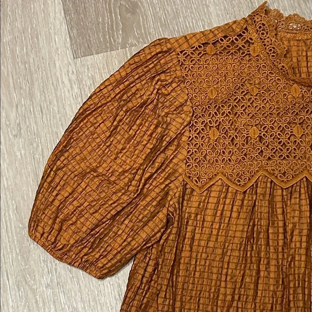 Mine Lace Detail Textured Plaid Like Blouse Sz M